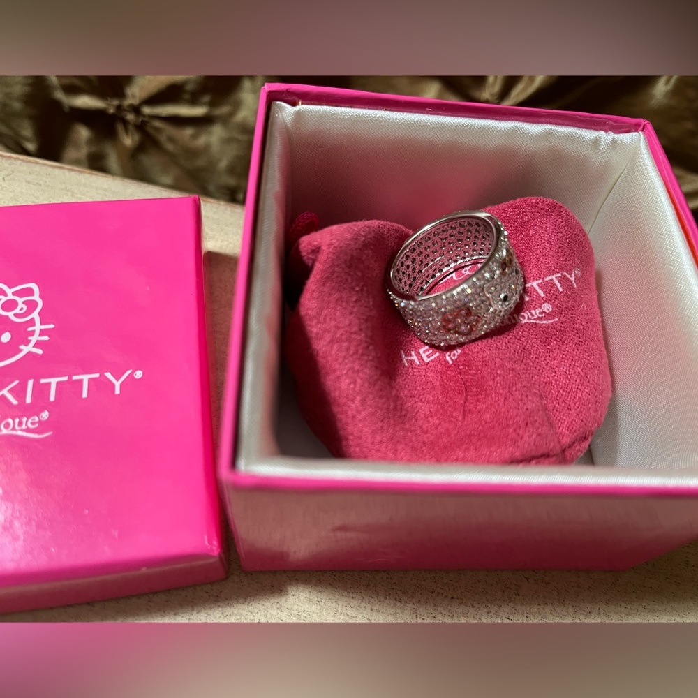 Hello Kitty Sanrio for Diamonique Hello Kitty Flower Eternity Ring size 8 1/2 🌸 - Picture 11 of 14